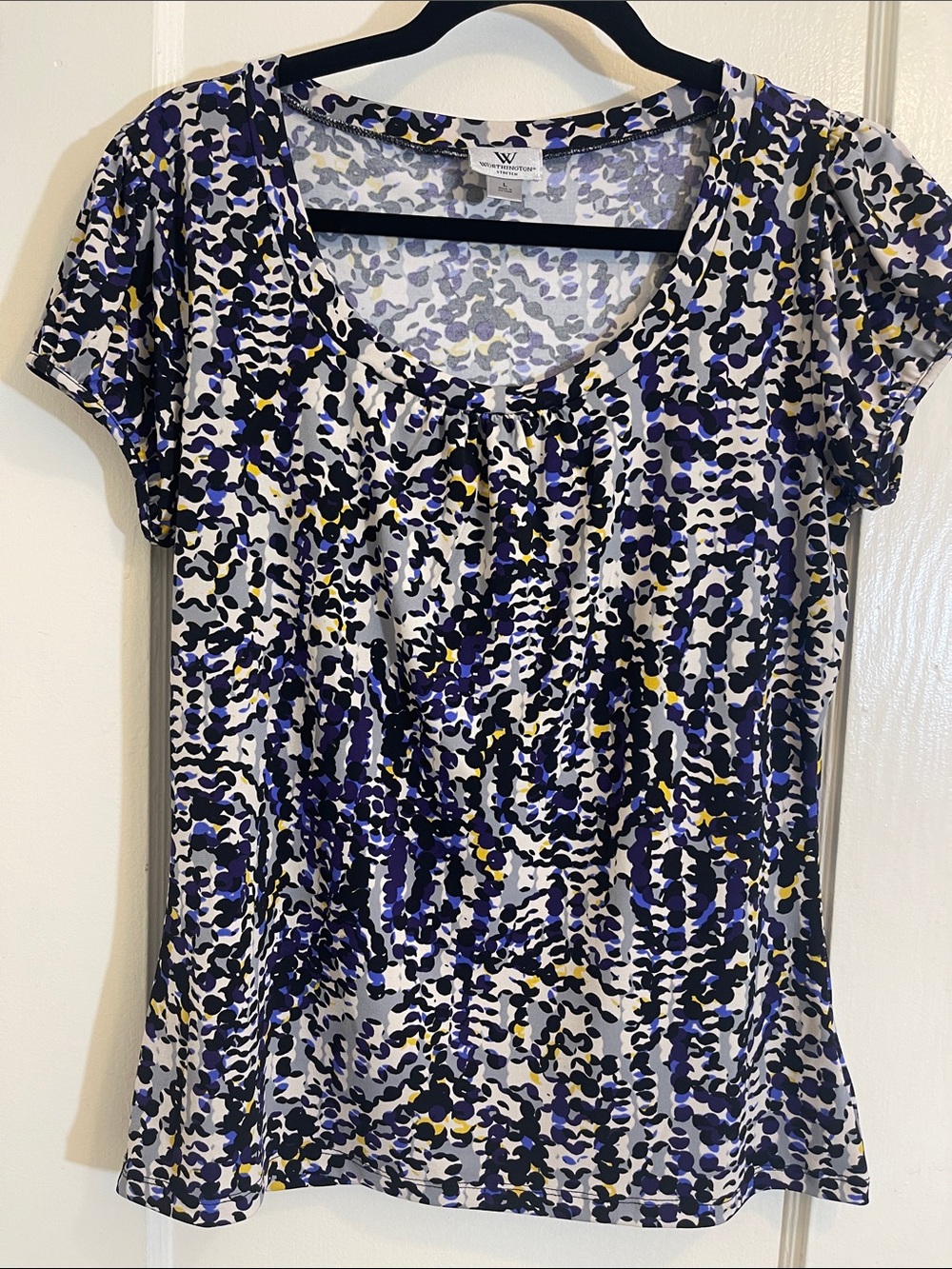84. Worthington Short Sleeve Scoop Neck Top in White, Purple & Black Print